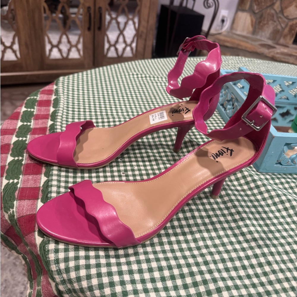 Women's Pink Strappy Sandals